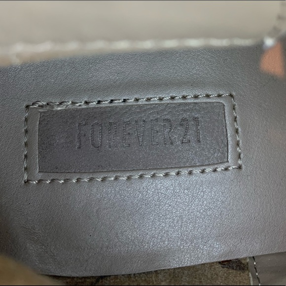 Forever 21 Size 9 Grey Suede Buckle Booties - Picture 7 of 7